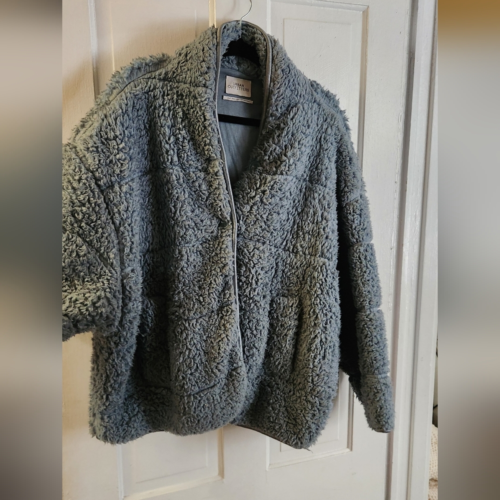 Urban Outfitters Women's Small Blue Sherpa Cropped Jacke